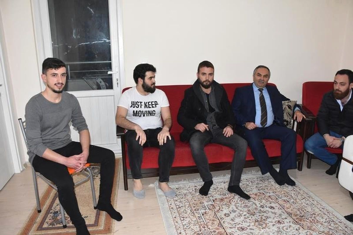 Başkan Ay Üniversitesi Öğrencilerinin Evine Misafir Oldu