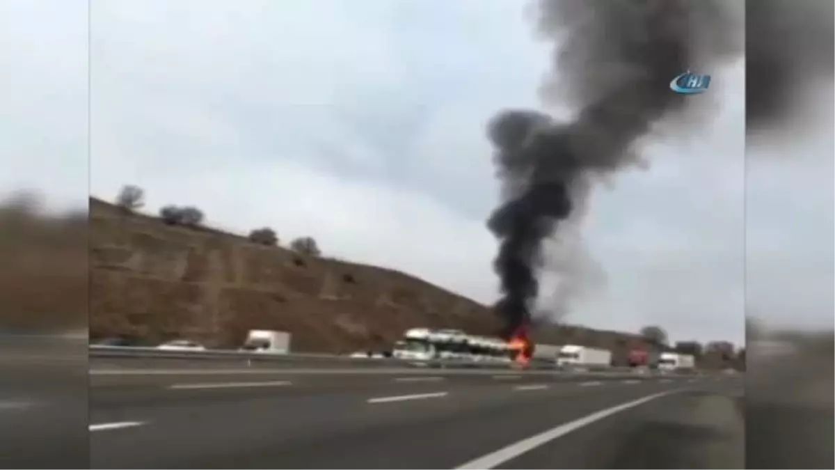 Başkent\'te Seyir Halindeki Tır, Alev Alev Yandı