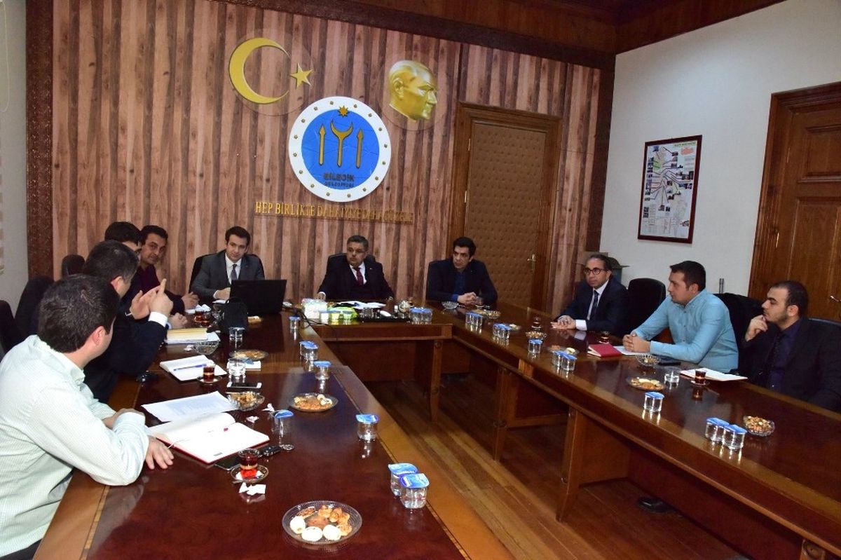 Belediye Başkanı Selim Yağcı Teknik Heyet ve Firma Yöneticileriyle Bir Araya Geldi
