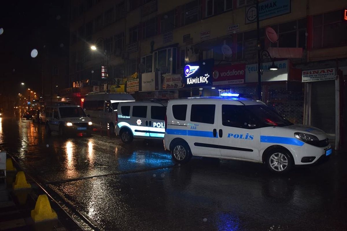 Benzinle Kendini ve Çocuklarını Yakmaya Çalıştı