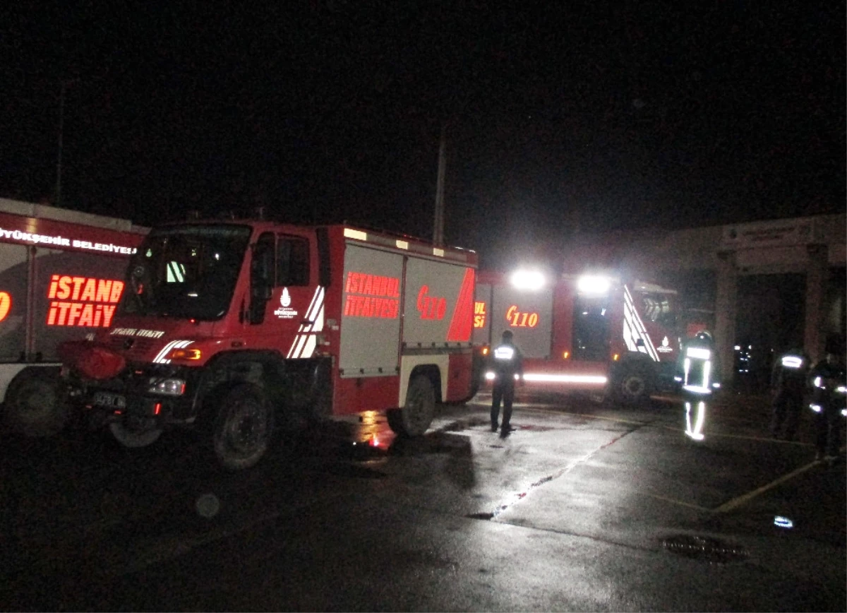 Beykoz\'da İtfaiye İstasyonunda Yangın