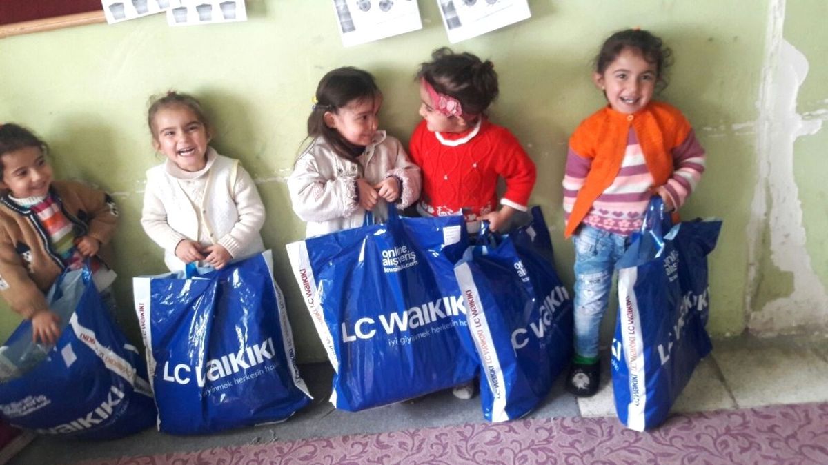 Beytüşşebap\'ta Bin 300 Öğrenciye Yardım