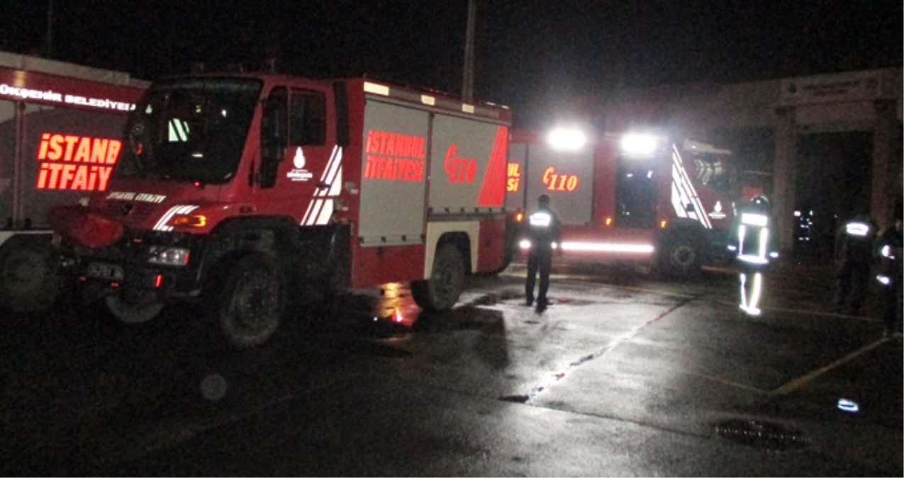 İstanbul Beykoz\'daki Çavuşbaşı İtfaiye Binasında Yangın Çıktı