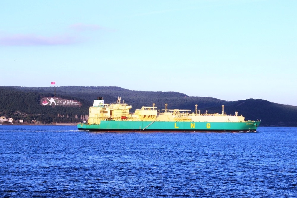 Doğalgaz Tankeri Çanakkale Boğazı\'ndan Geçti