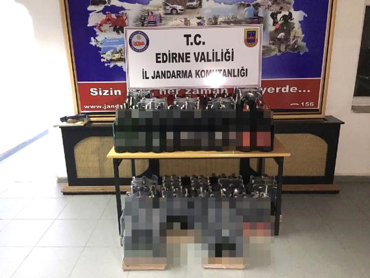 Edirne\'de 1 Ton 621 Litre Kaçak Şarap Ele Geçirildi