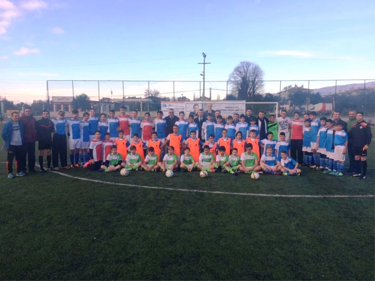 Edremit'te Mahalle Ligi Santra Vuruşu ile Başladı