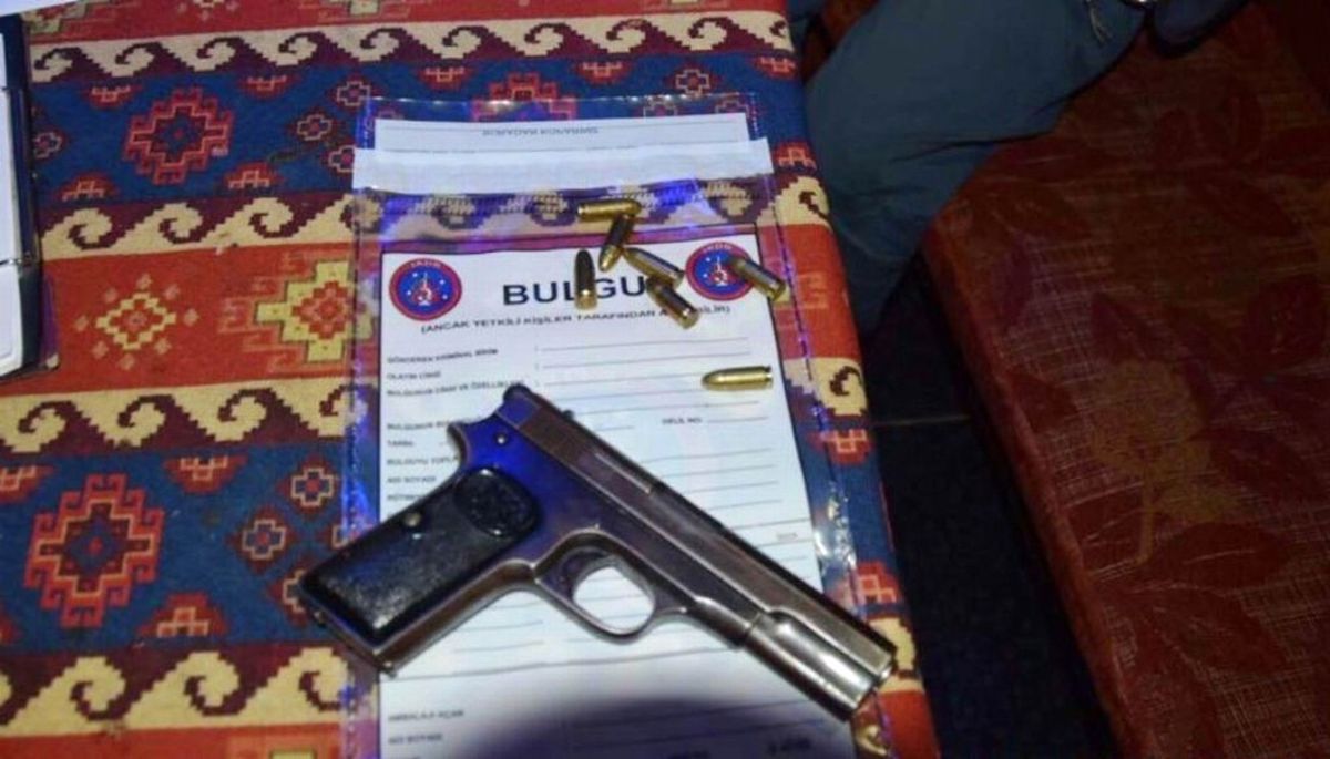 Eğlence Mekanları Denetiminde Ruhsatsız Tabanca Ele Geçirildi