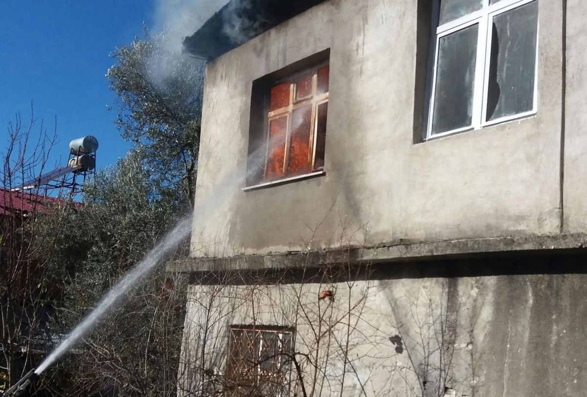 Fethiye\'de İki Katlı Evde Çıkanıkan Yangın Korkuttu
