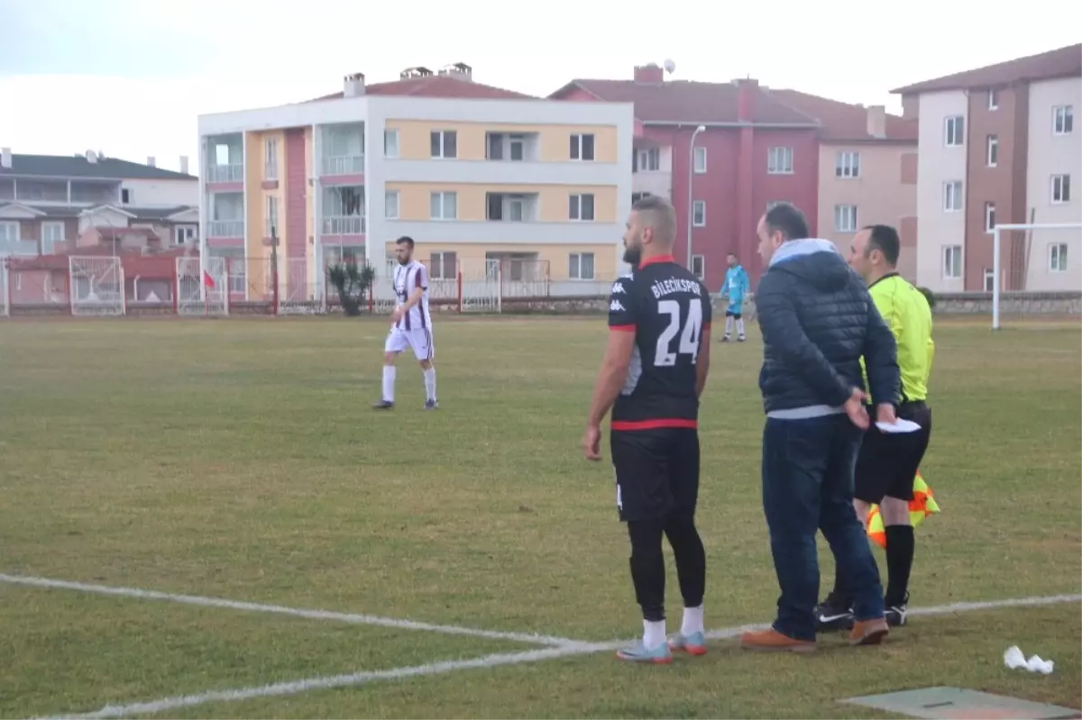 Futbol Maçlarında Oyuncu Değişiklikleri Tabela ile Değil Bağırarak Oluyor