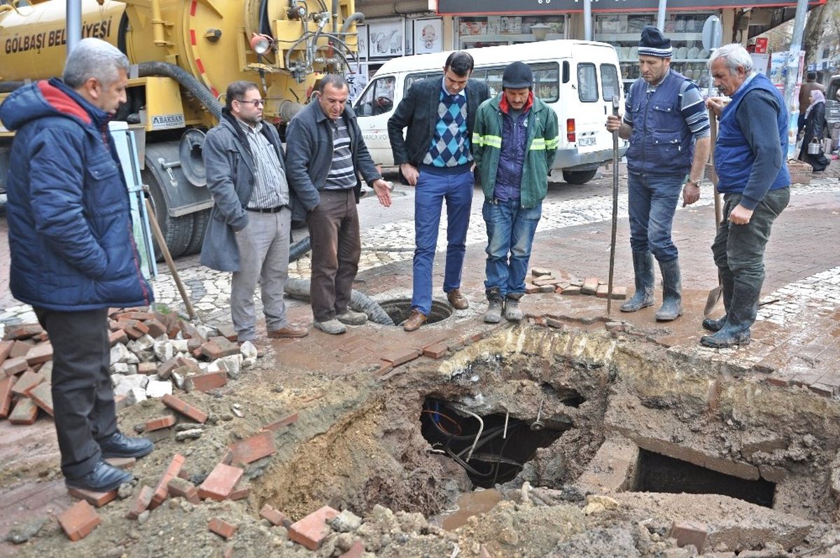 Gölbaşı İlçesinde Meydana Gelen Su Arızalarına Anında Müdahale Ediliyor
