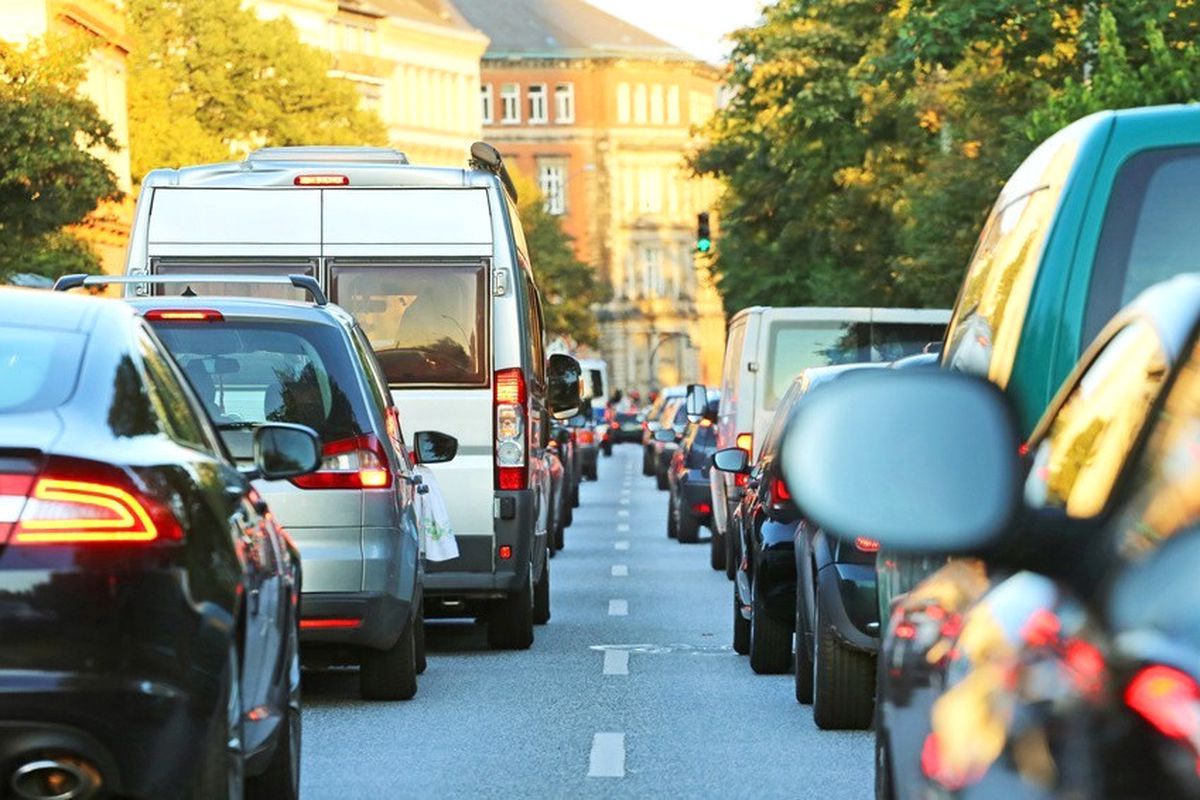 Haftada 9 Saat Trafikte Geçiyor