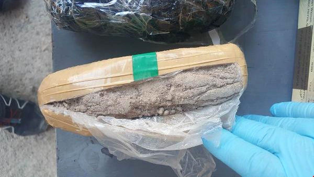 Hakkari\'de Çay Paketleri Arasında 3 Kilo 283 Gram Eroin Ele Geçirildi