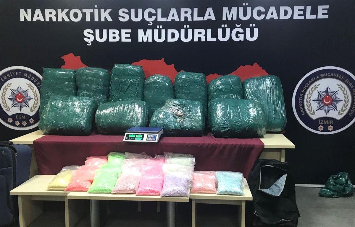 İzmir\'de Uyuşturucu Operasyonları