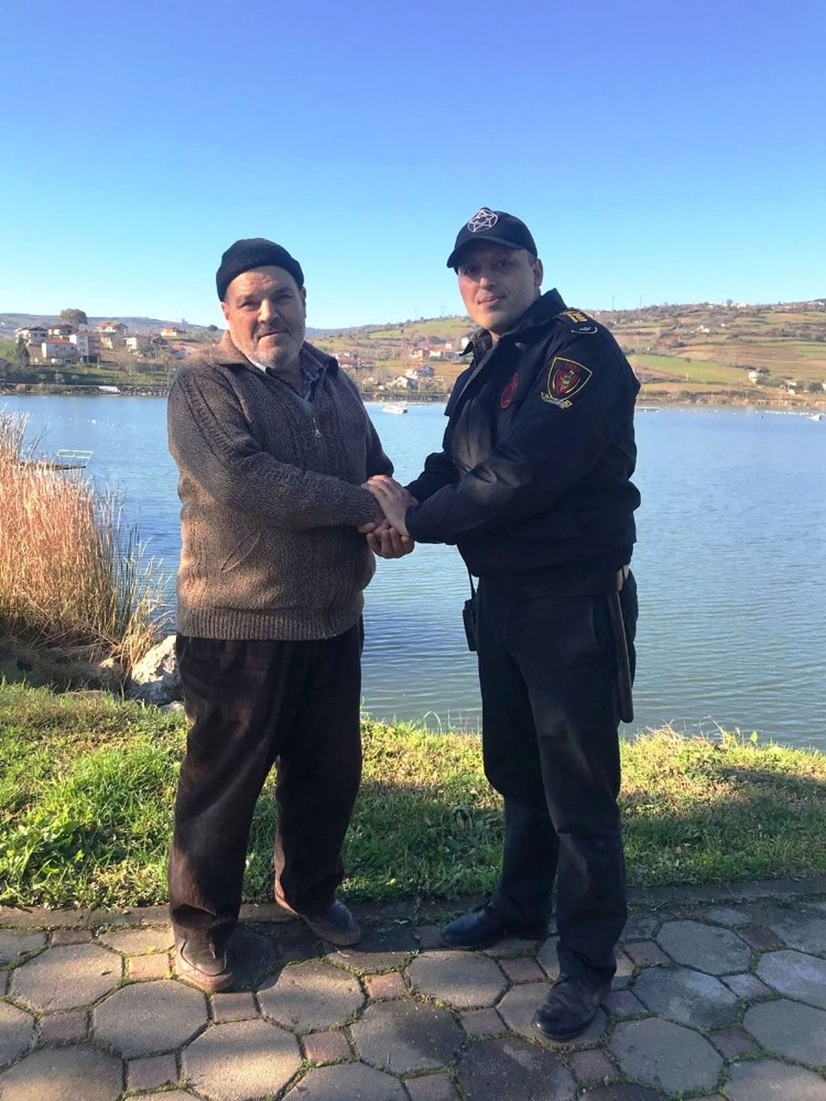 Kendisini Gölden Kurtaran Güvenlik Görevlisine Teşekkür Etti