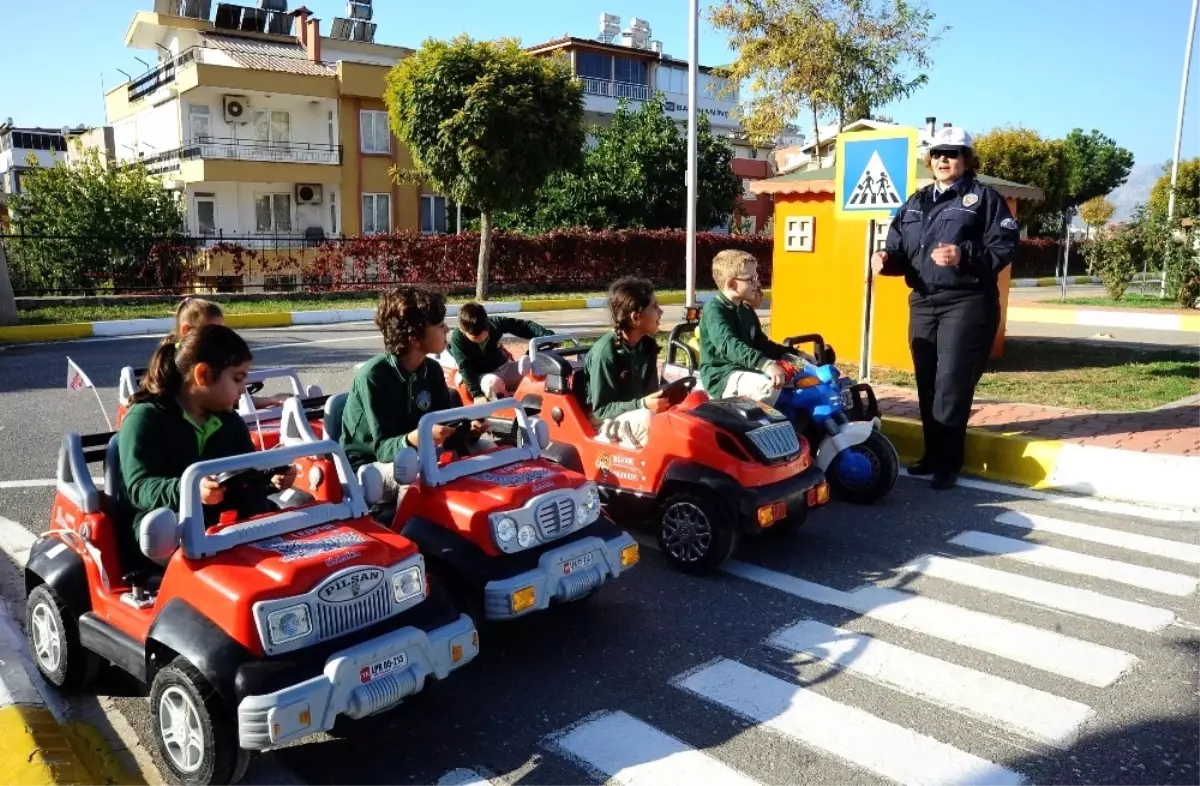 Kepez\'de Öğrencilere Trafik Eğitimi