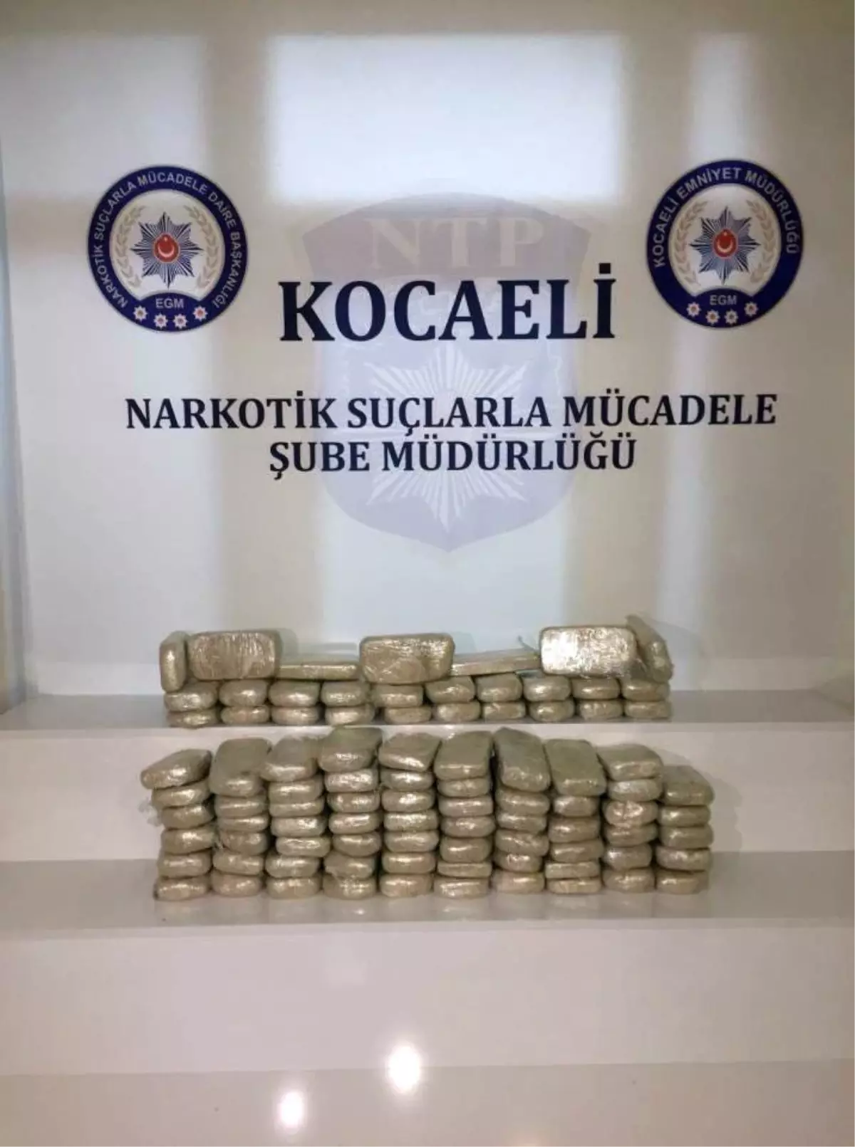 Kocaeli\'de Durdurulan Otomobilden 46 Kilo 300 Gram Eroin Çıktı