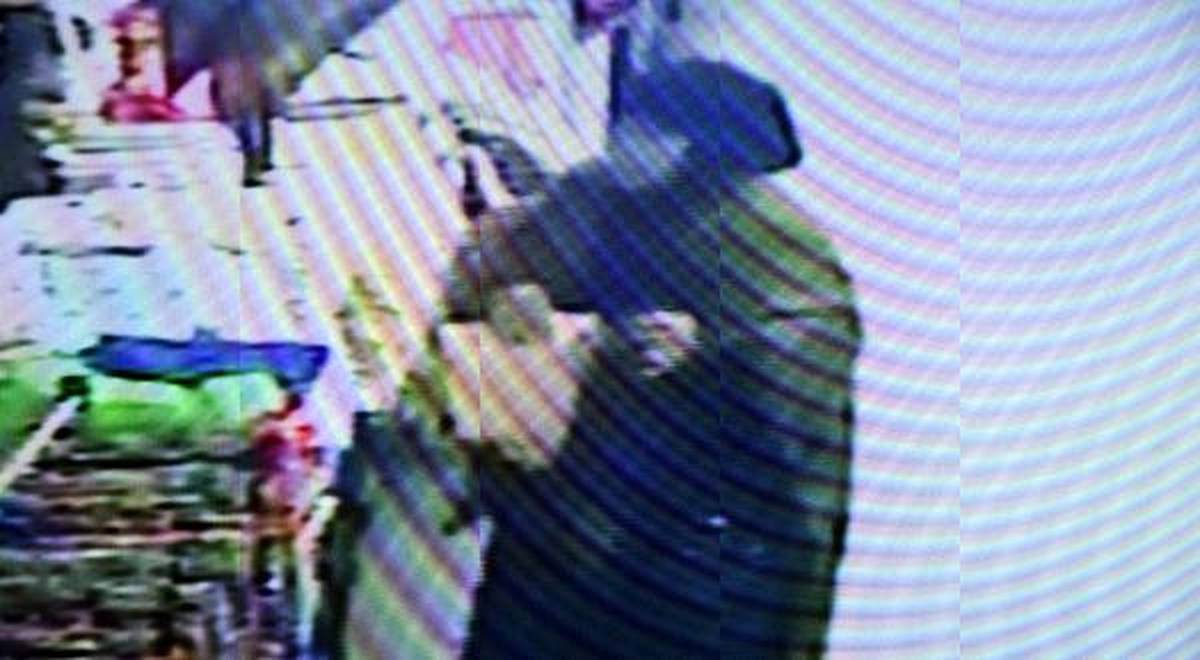 Mağazalardaki Havlu ve Keçe Hırsızlığı Kamerada