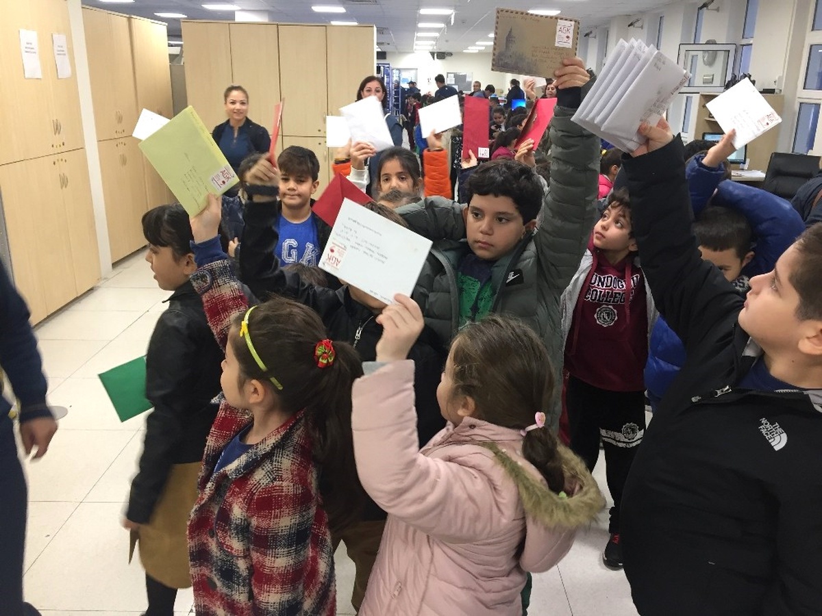 Minik Öğrenciler Sevdiklerine Yeni Yıl Dilekleri Yolladı