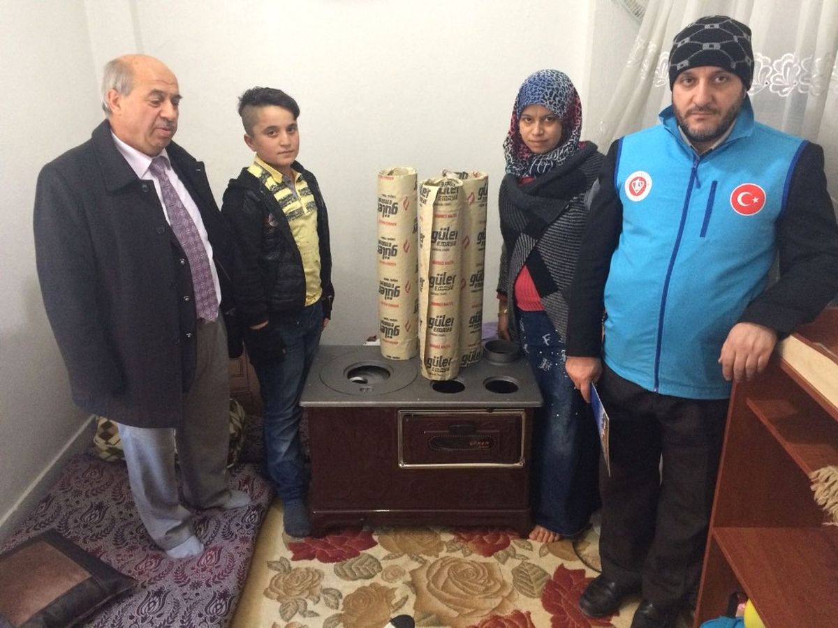 Niğde\'de Suriyeli Göçmenlere Soba Dağıtıldı
