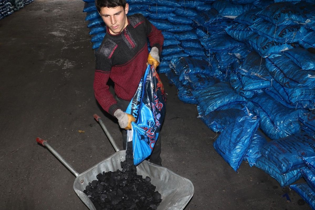 Kara Elmas, Satıcılarını Kara Kara Düşündürüyor