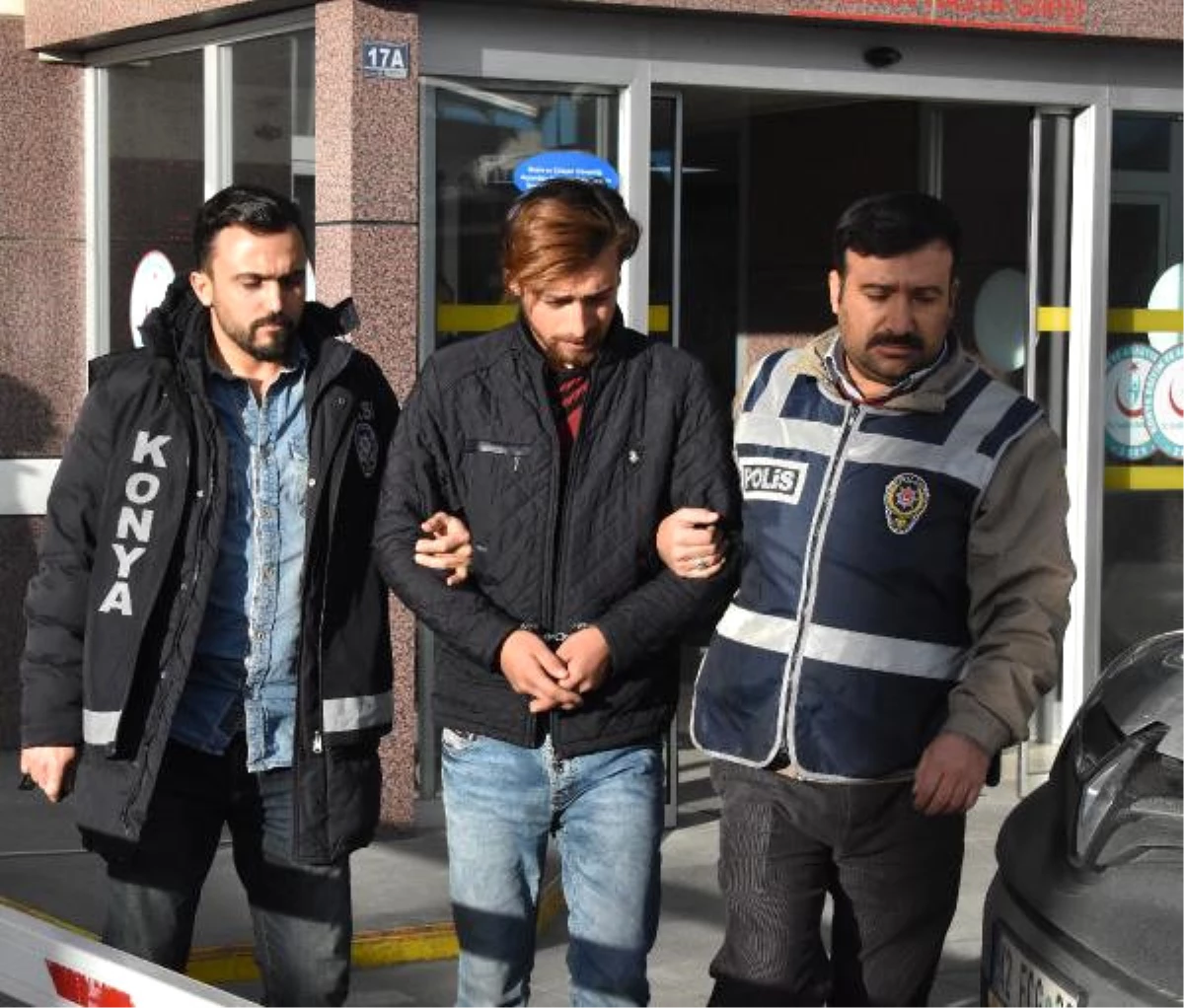 Polise Gidemezler Diye, Sığınmacıları Gasp Etmişler