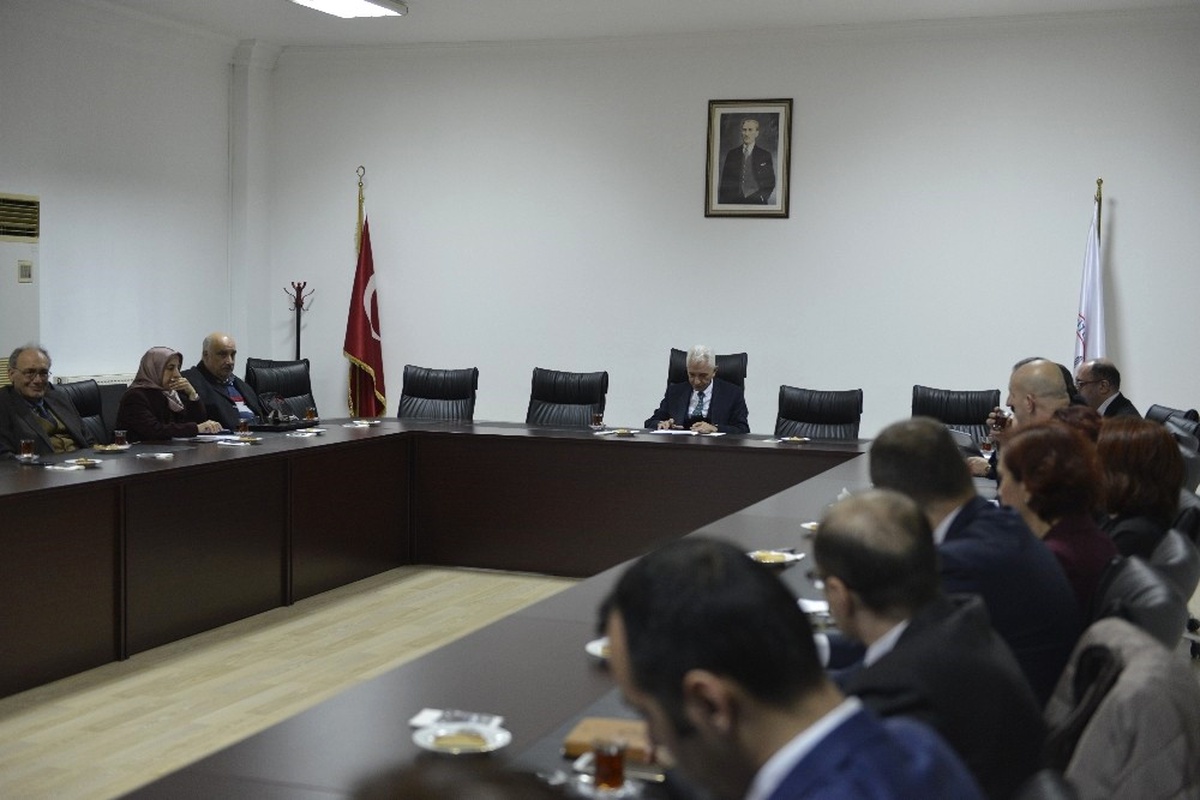 Rektör Vekili Ali Azar, Merkez Müdürleriyle Bir Araya Geldi