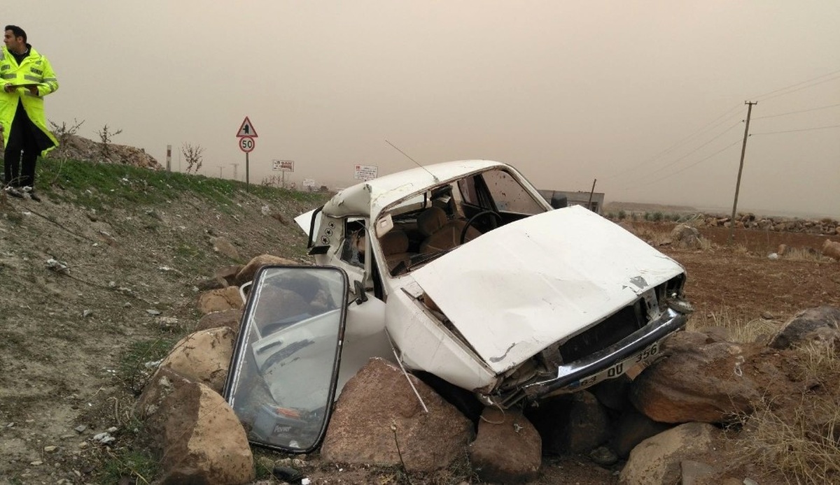 Şarampole Yuvarlanan Otomobilin Sürücüsü Yaralandı