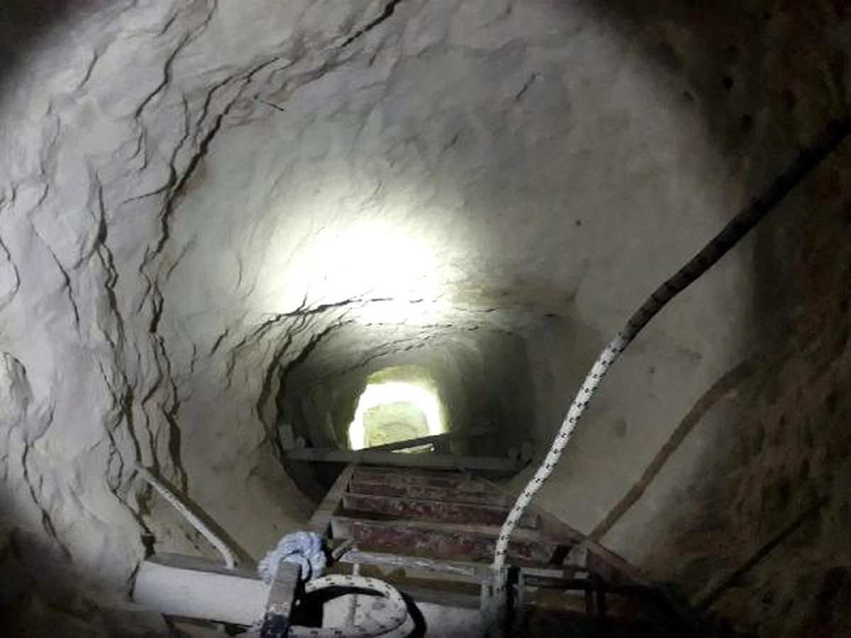 Siirt\'in İki Mahallesinde PKK\'lıların Kazdığı Tüneller Bulundu