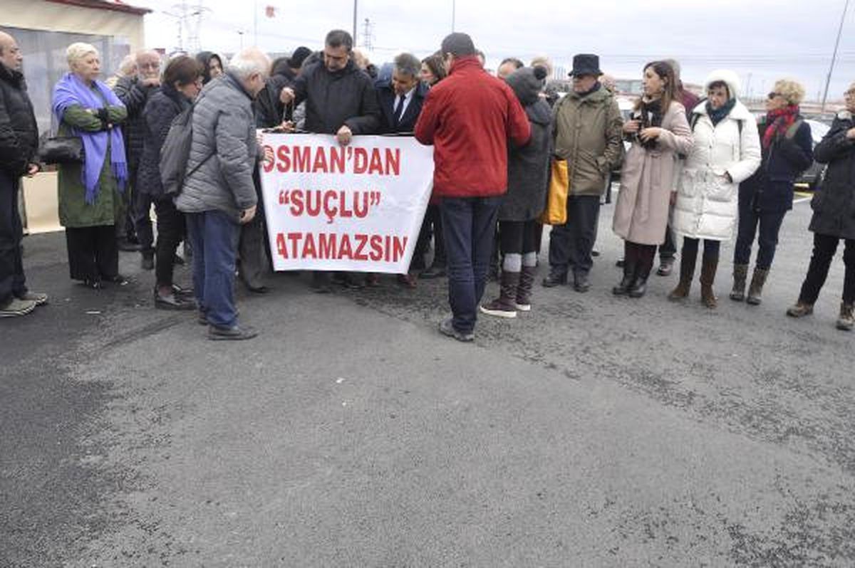Silivri Cezaevi Önüne Gelen Bir Grup Osman Kavala\'nın Tahliyesini İstedi
