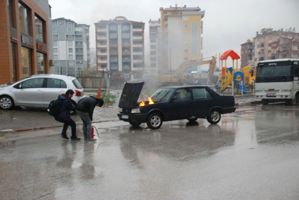 Tokat\'ta Lpg\'li Otomobil Alev Aldı