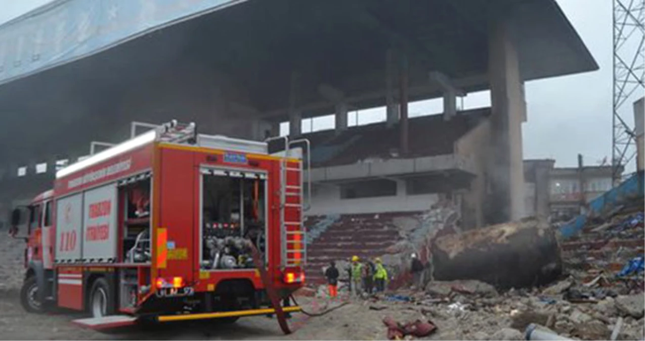 Trabzonspor\'un Eski Stadı Avni Aker\'de Yangın Çıktı!