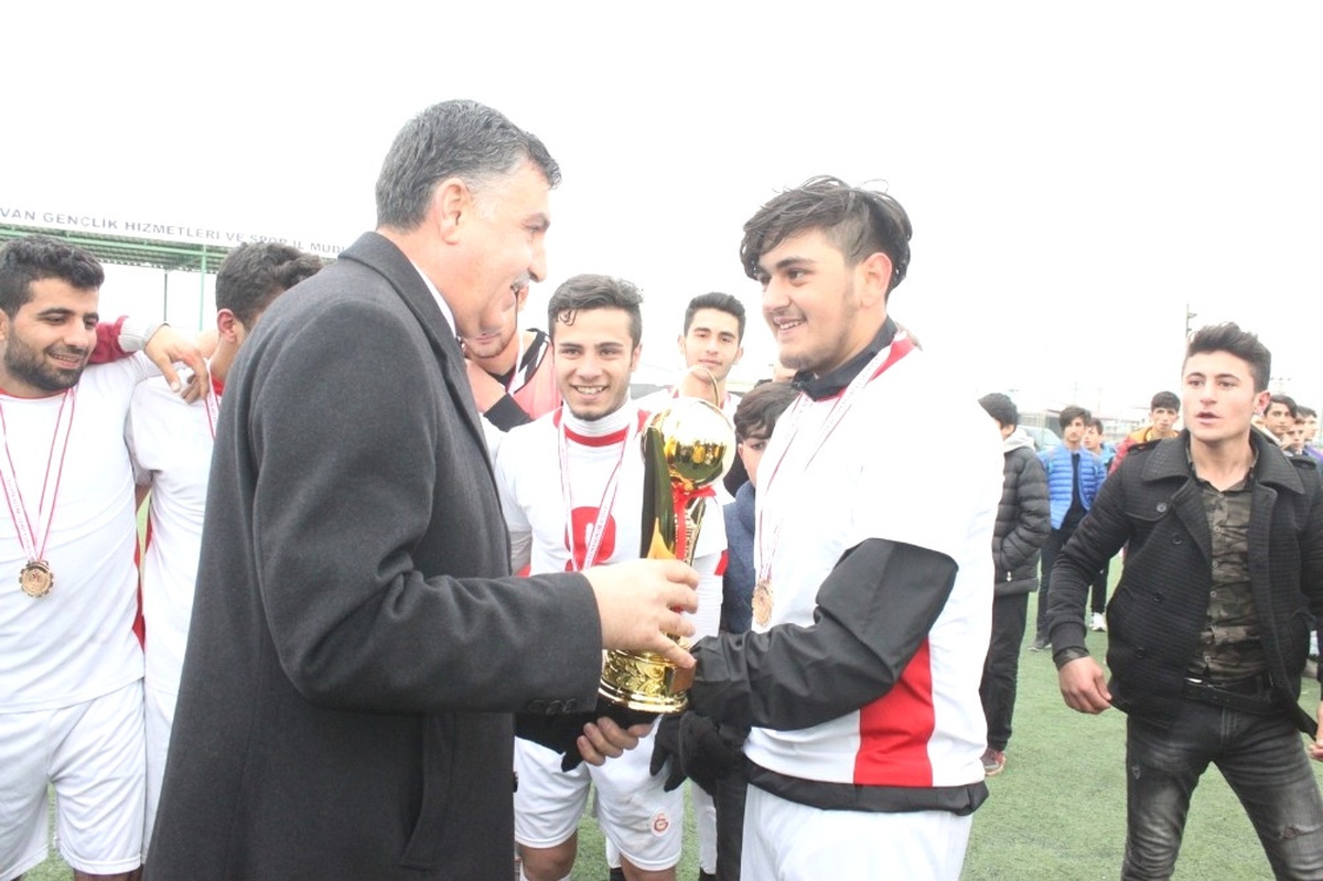 Van\'da Okul Sporları Gençler Futbol Müsabakaları