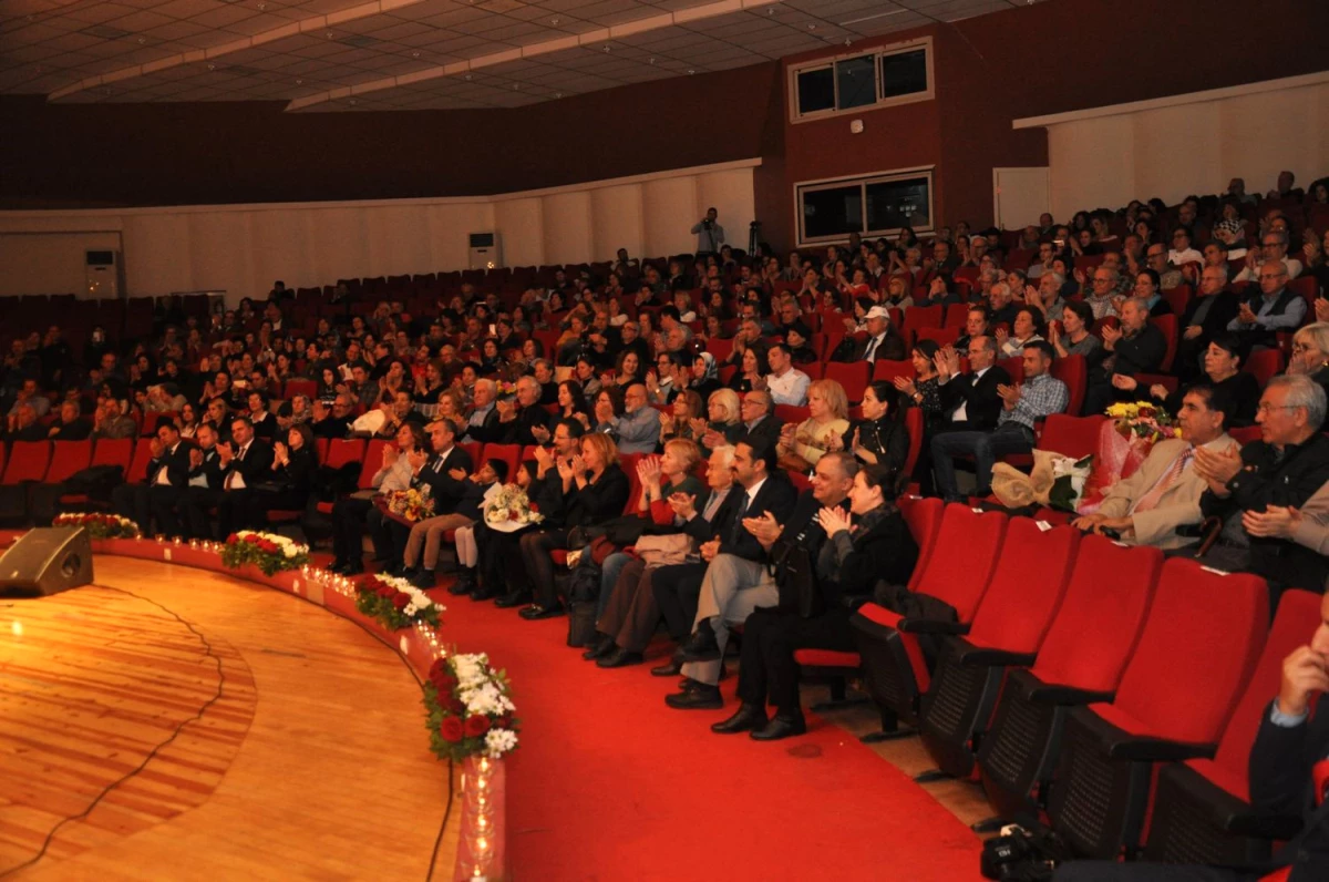 Adliye Koridorlarından Sahnelere