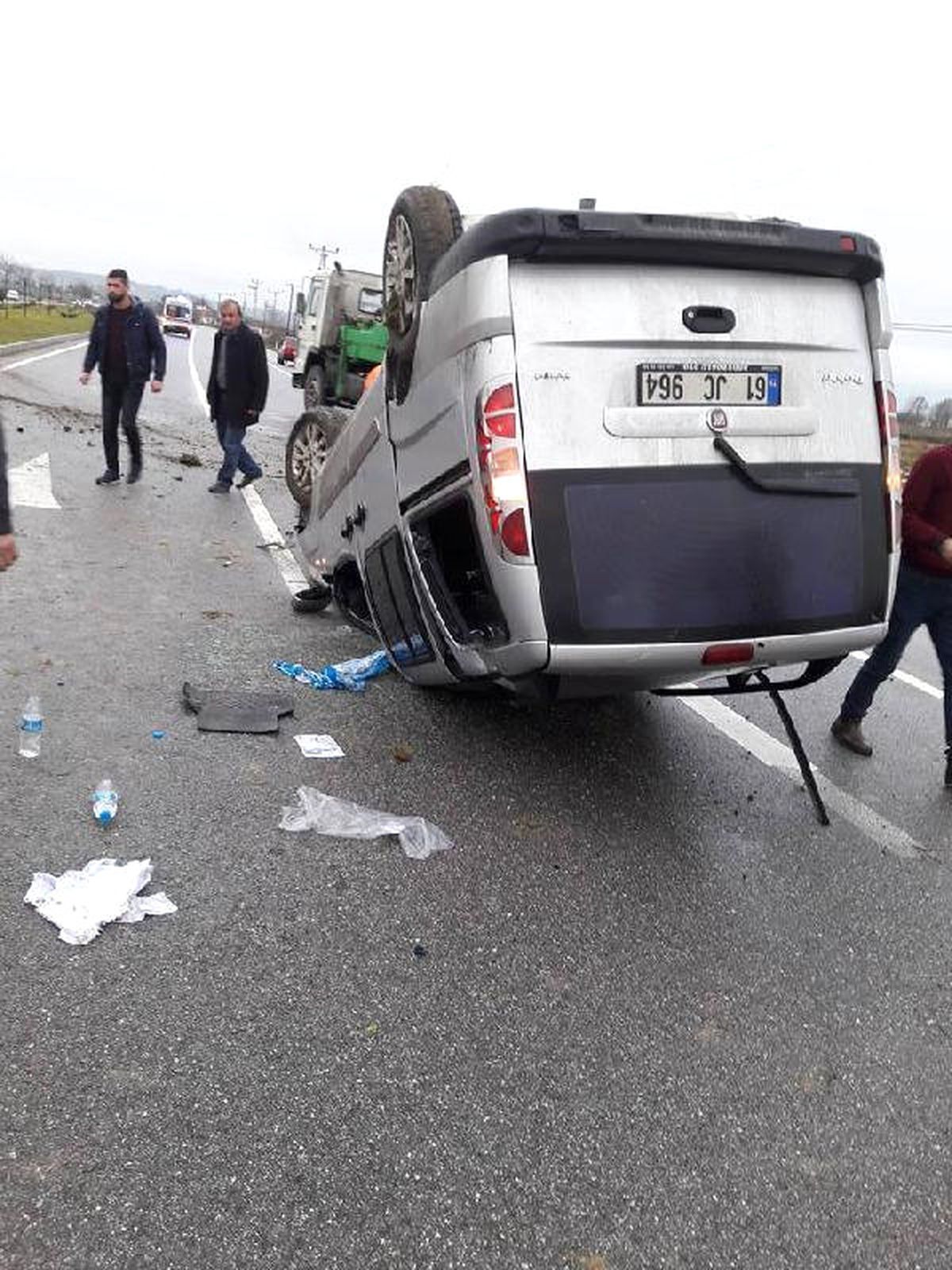 Bafra\'da Hafif Ticari Araç Takla Attı: 5 Yaralı