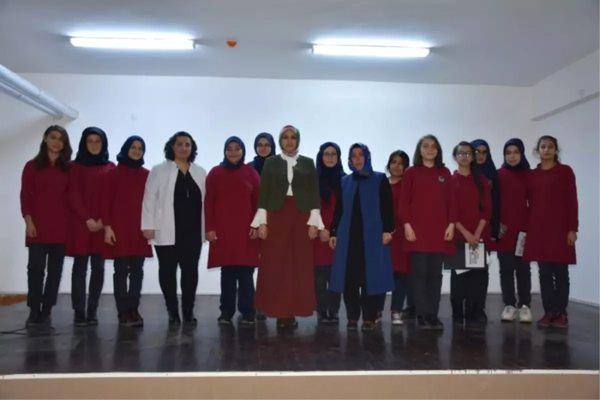 Bilecik Kız Anadolu İmam Hatip Lisesi\'nde "Dünya Arapça Günü" Kutlandı