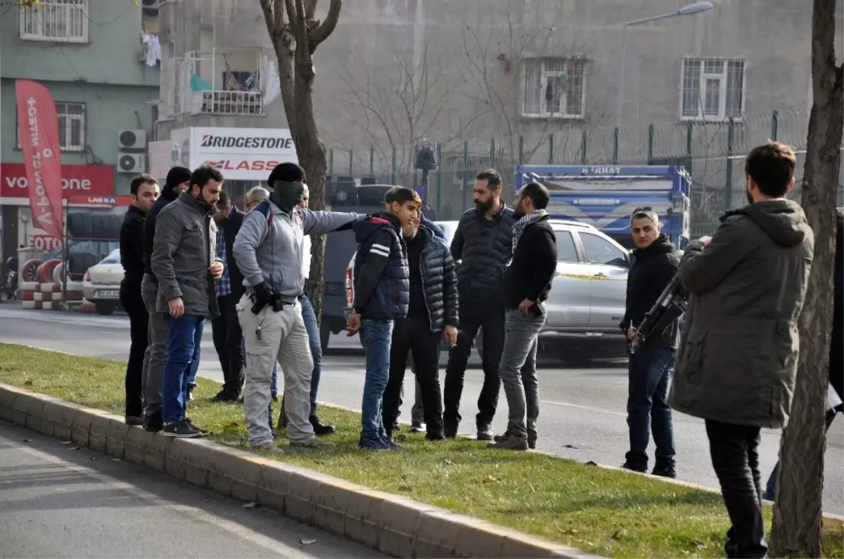 Diyarbakır\'da Et ve Süt Kurumuna 2 Adet Patlayıcı Atıldı