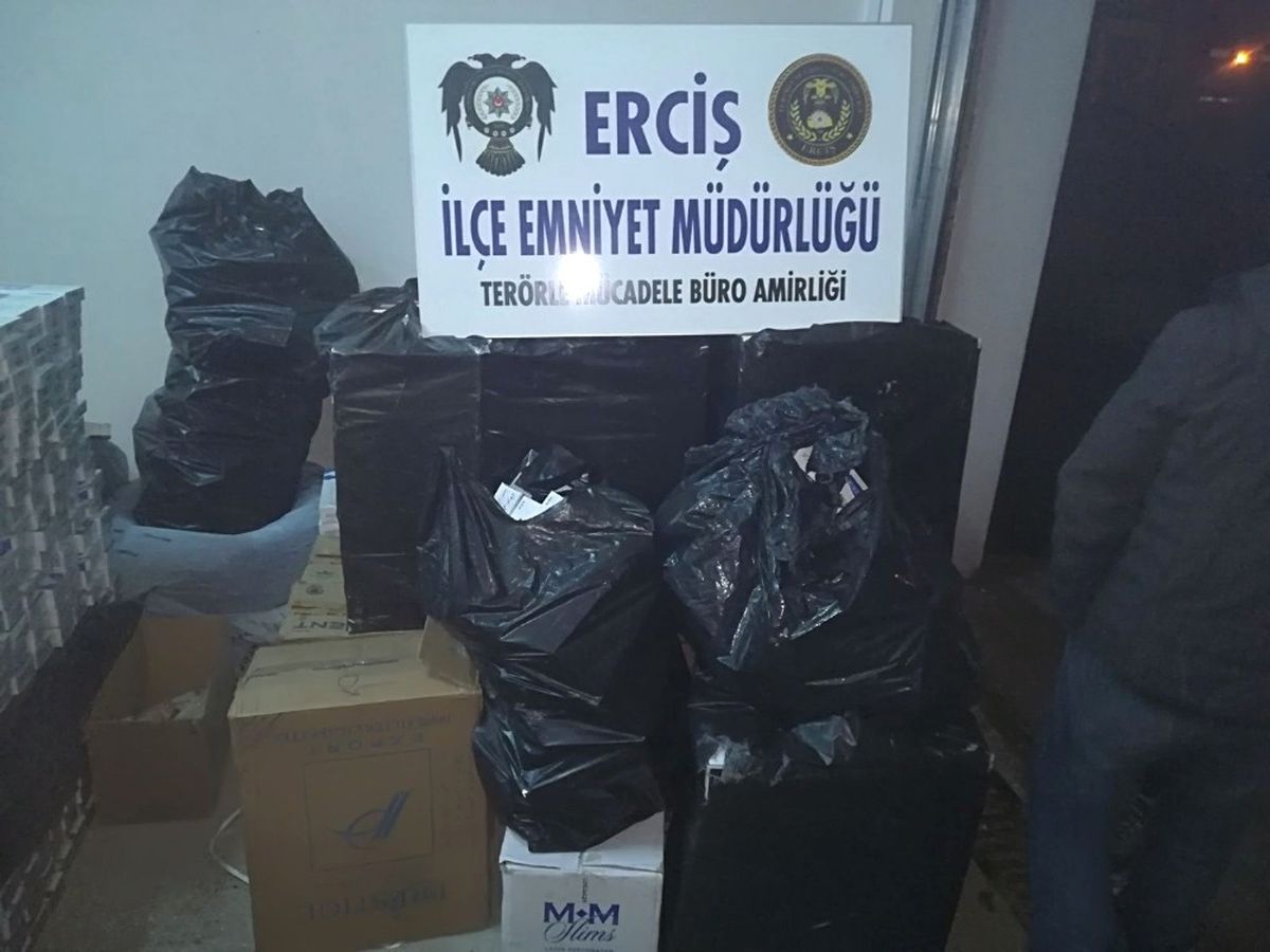 Erciş\'te 12 Bin Paket Kaçak Sigara Ele Geçirildi