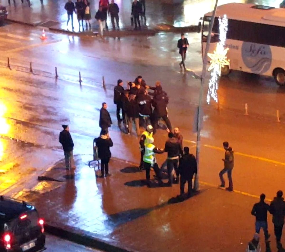 Erzurum\'da İki Grup Tekme Tokat Birbirine Girdi