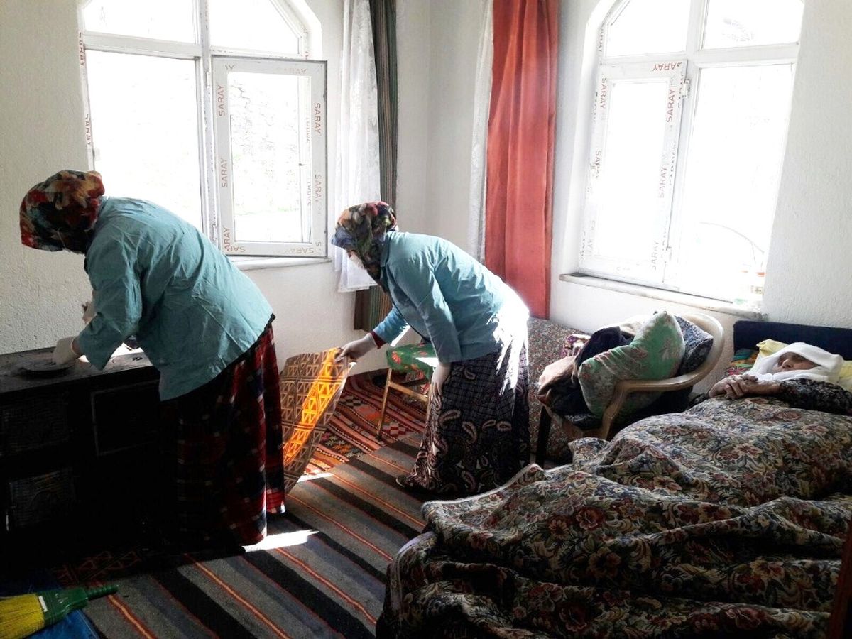 Hisarcık\'ta Korunmaya Muhtaç Yaşlılara Evde Bakım Hizmeti Veriliyor