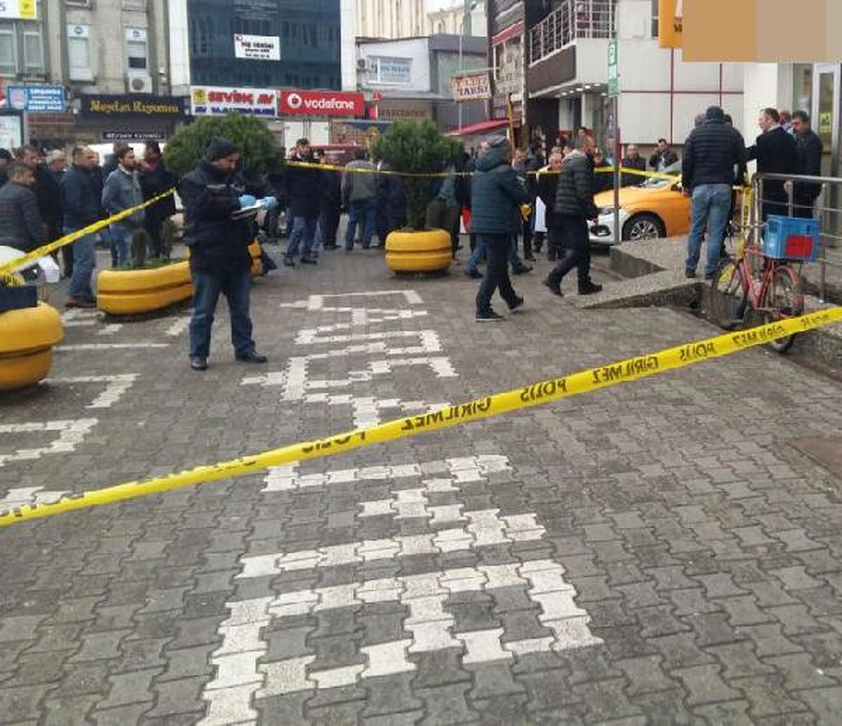 Kardeşine Ateş Etti, Yoldan Geçen Kadını da Vurdu