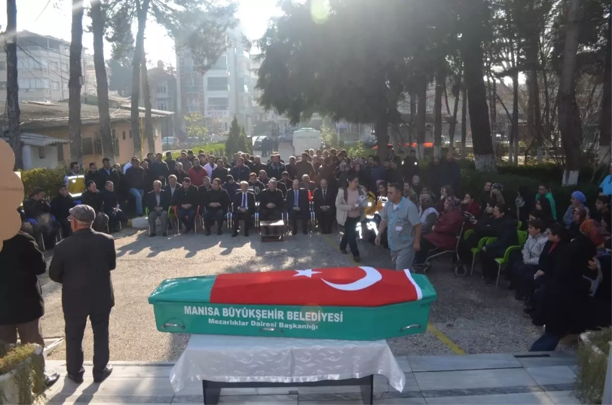 Kula\'nın Sevilen Ambulans Şoförü Son Yolculuğuna Uğurlandı