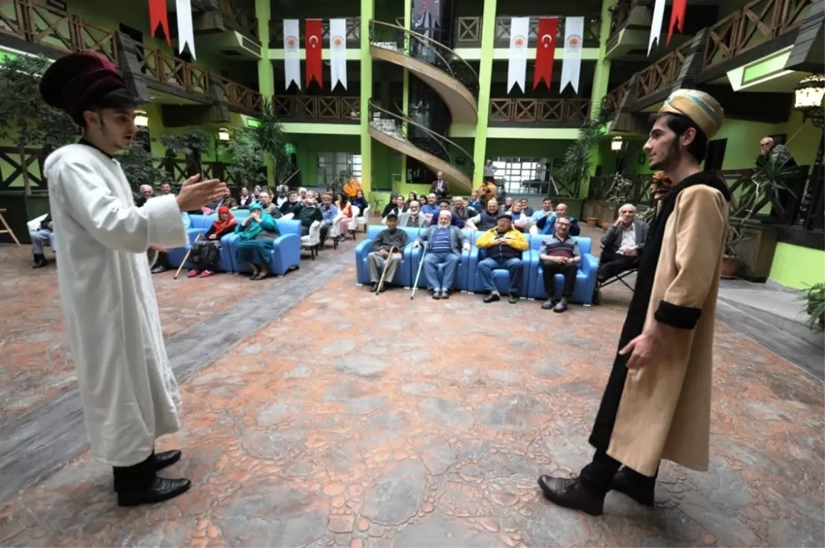 Liseliler Huzurevi Sakinleri İçin Sahneye Çıktı