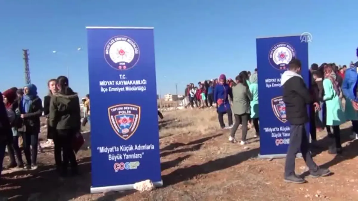 Midyat\'ta Polis Çocuklarla 2 Bin Fidan Dikti