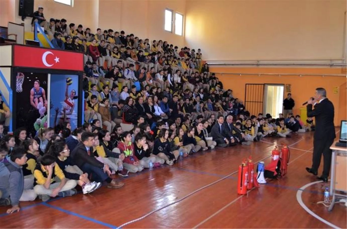 Milas\'ta Öğrencilere \'Deprem Farkındalık\' Eğitimi Verildi