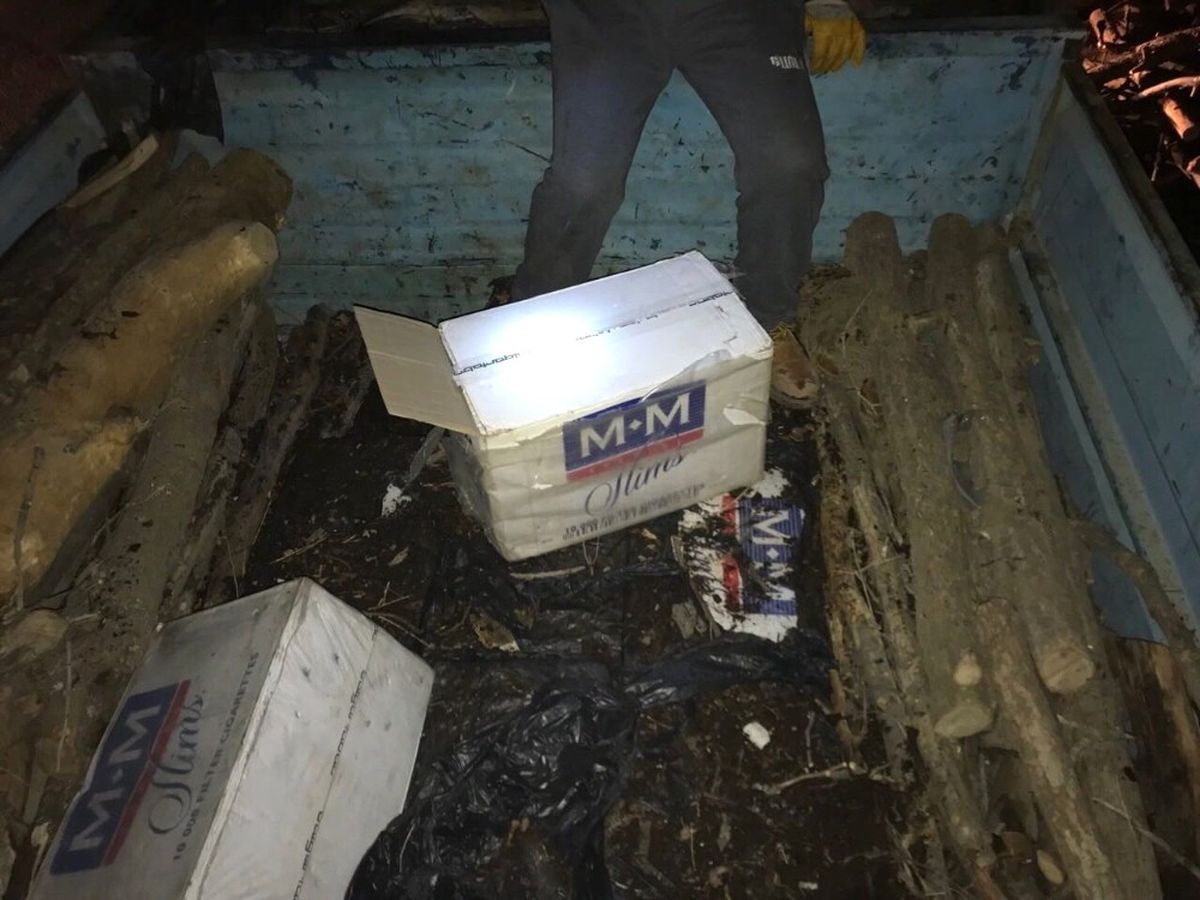 Odun Yüklü Kamyonette 24 Bin Paket Kaçak Sigara Çıktı