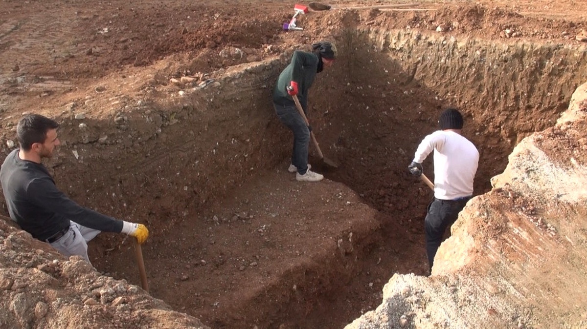 Sondaj Kazısında Roma Mezarları Bulundu