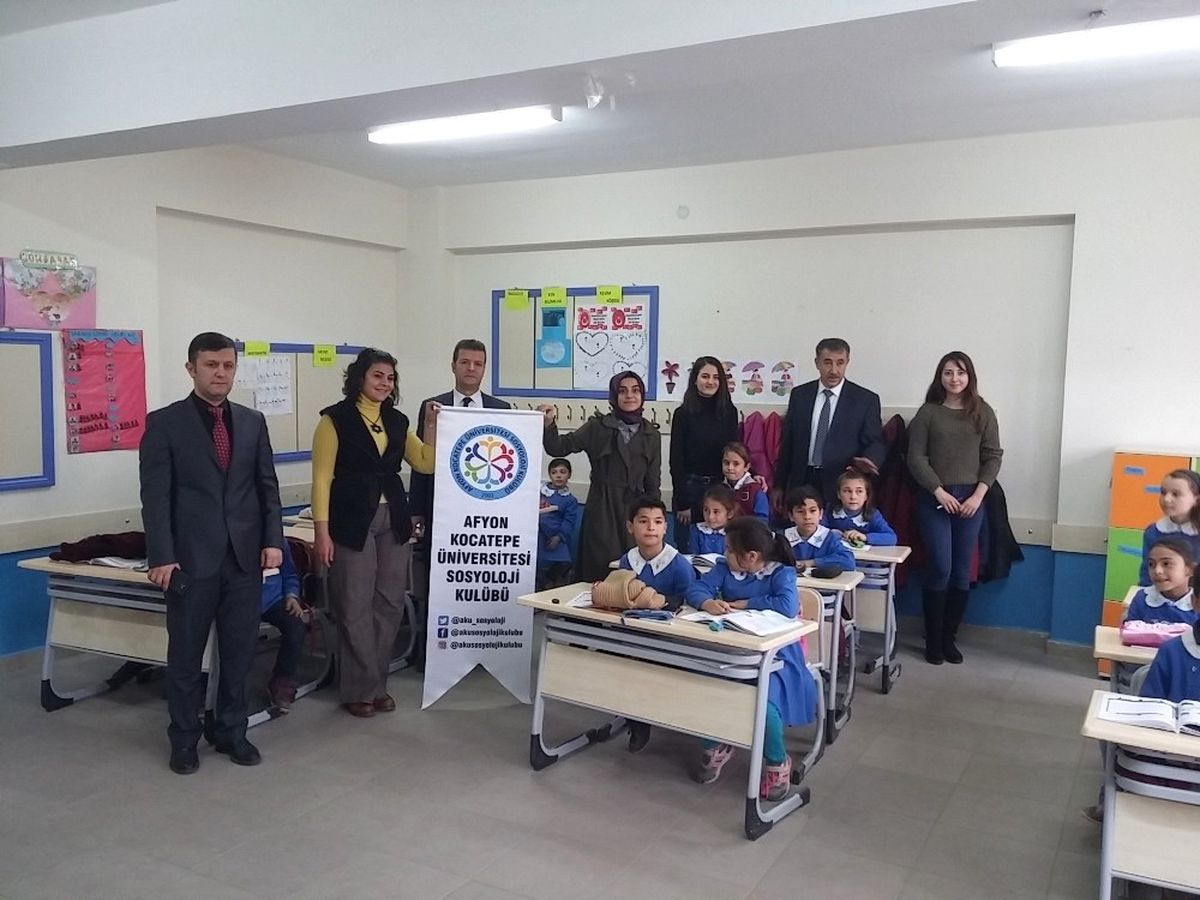 Üniversite Öğrencilerinden Köy Okuluna Gönül Köprüsü
