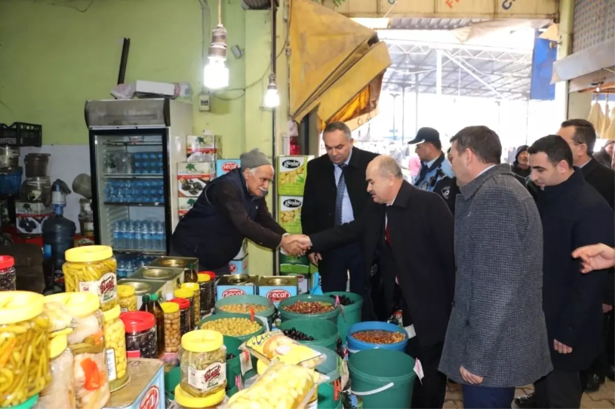 Vali Dağlı ve Başkan Ay Pazar Yerini Gezdi