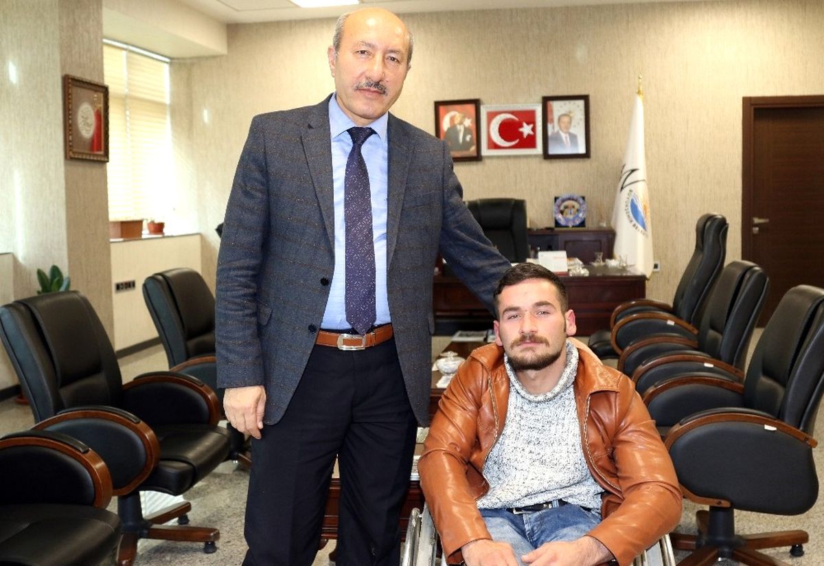 Van Büyükşehir Belediyesinden Engelli Gence Konteyner Yardımı