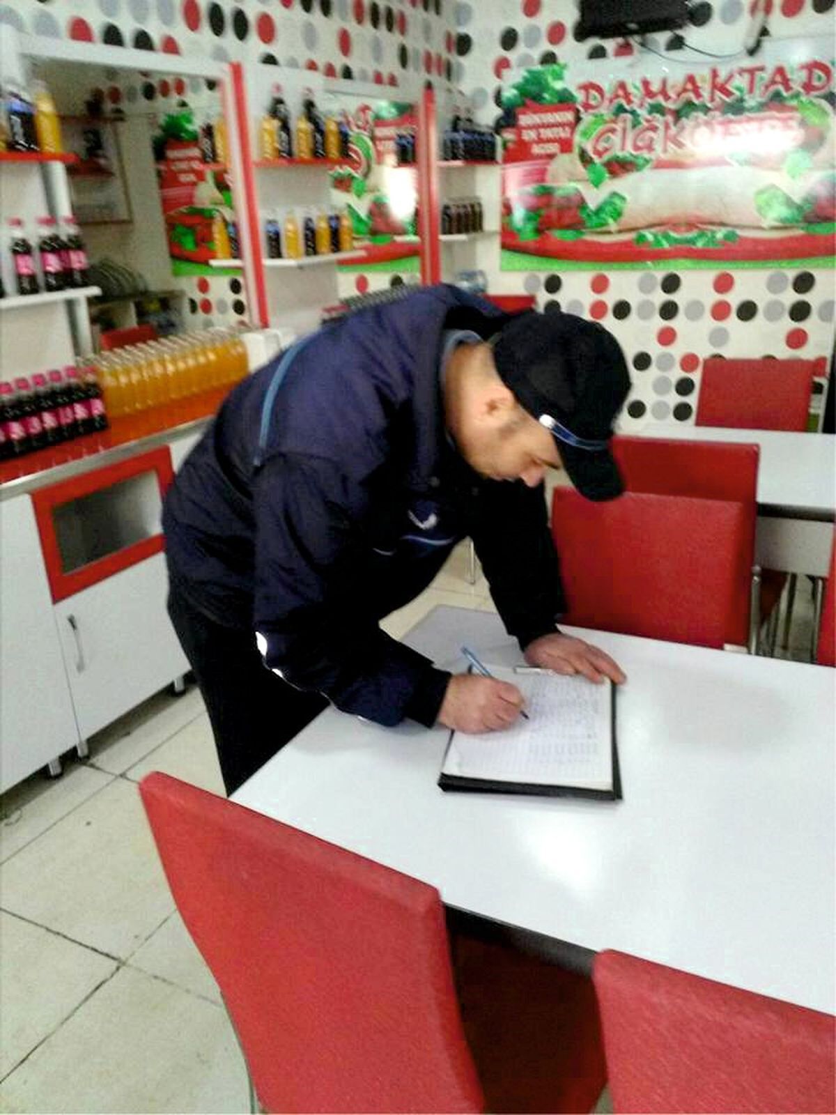 Zabıta Ekipleri Çiğ Köfte Satıcılarını Denetledi